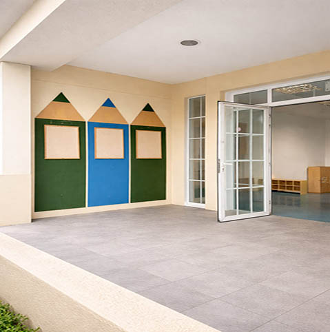 Niños aprendiendo en Montessori Nova School